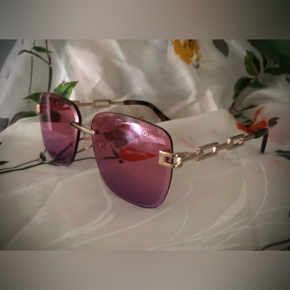 NEW QUAY Australia Rare No Cap Pink no frame X Saweetie Sunglasses